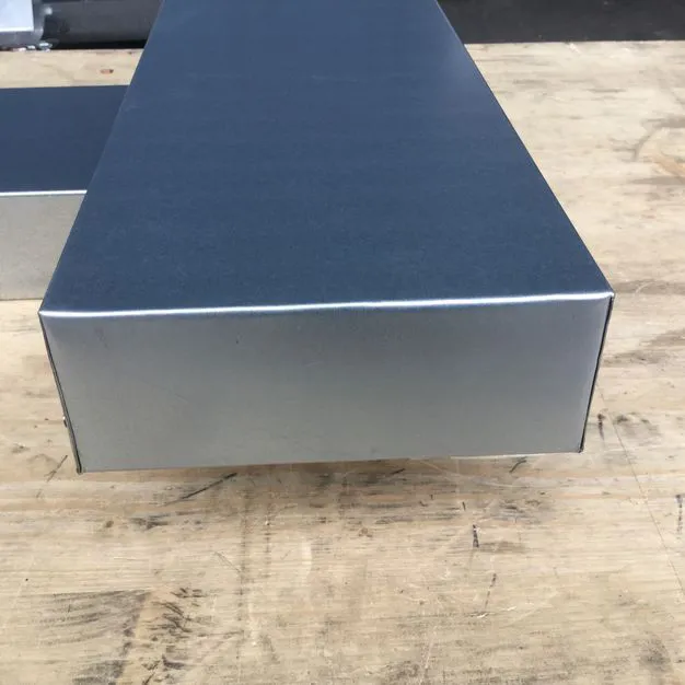 Foto eines geschlossenem Deckels für eine Mauerabdeckung